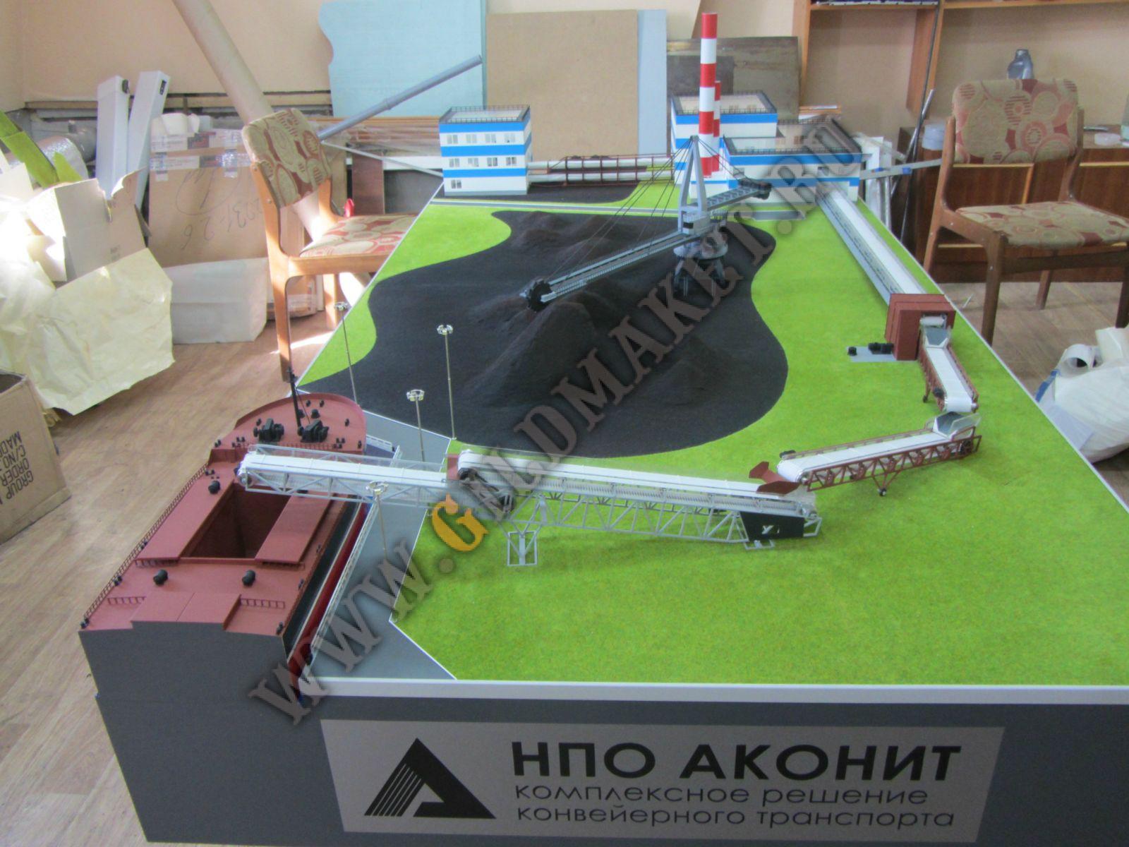 obschij-vid-maketa-obogotitelnoj-fabriki-razmer-1000h2000-mm-sostoit-iz-dvuh-chastej-vozvrat-imitatsii-porody-osuschestvlyaetsya-unikalnym-shnekovym-konveerom-dlinoj-1900-mm-